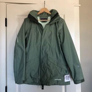 Patagonia winter ski jacket in Sage M